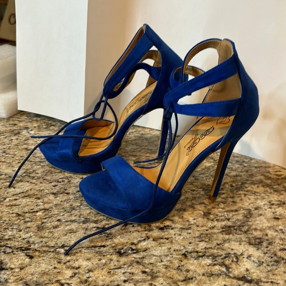 DBDK High heel shoes blue suede look, open toe ties at ankle 5” heel size 7